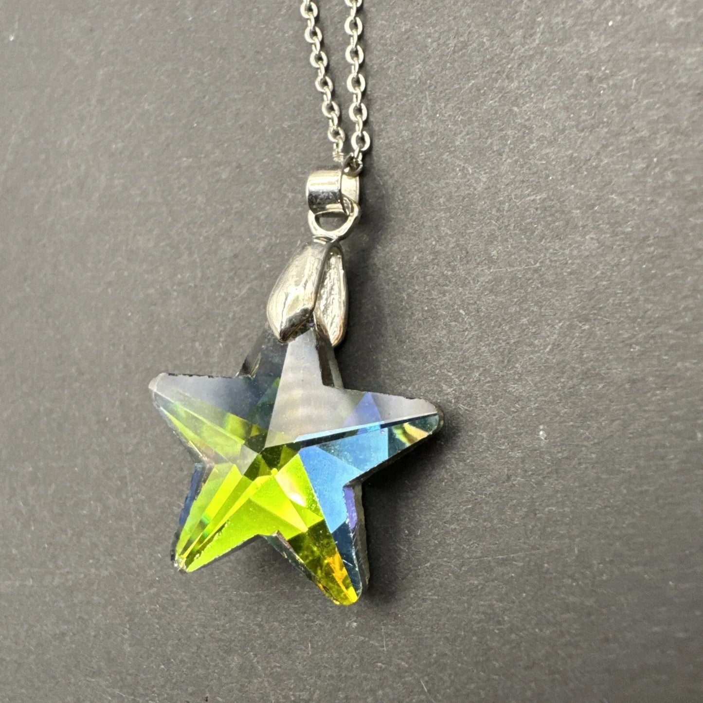 Silver Tone Star Pendant 18” Necklace Stunning Statement Piece!