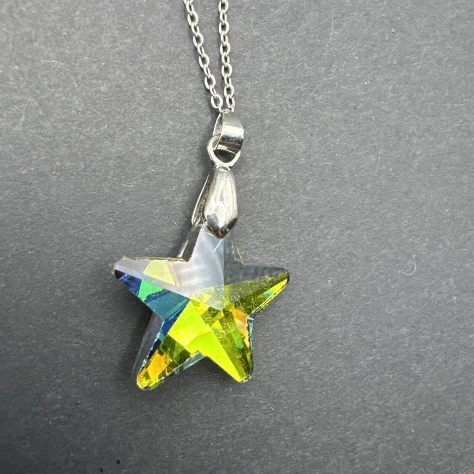 Silver Tone Star Pendant 18” Necklace Stunning Statement Piece!
